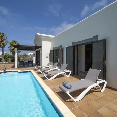 Вілла Exquisite Lanzarote | Stella Lucente | 2 Bedrooms | Private Pool & Enchanted Terrace |