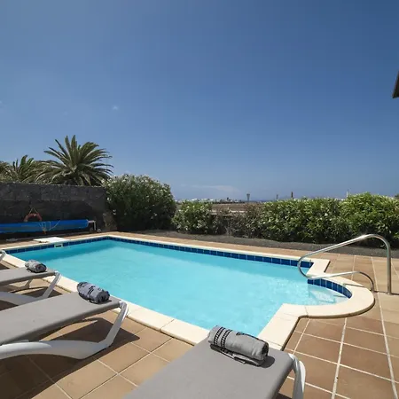 Exquisite Lanzarote | Stella Lucente | 2 Bedrooms | Private Pool & Enchanted Terrace | ヴィラ