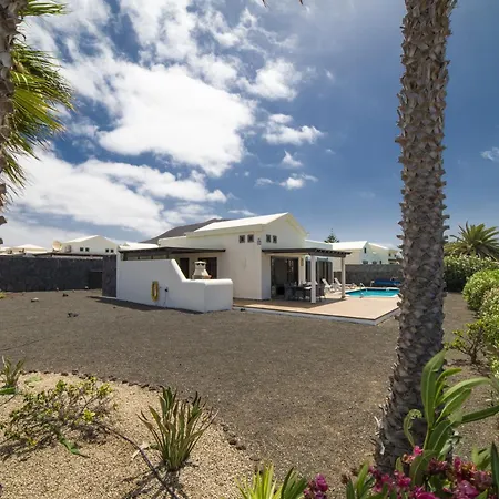 Exquisite Lanzarote | Stella Lucente | 2 Bedrooms | Private Pool & Enchanted Terrace | * プラヤ・ブランカ